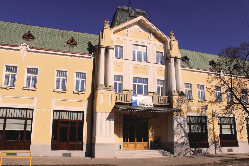 Hotel Lev Levice Ngoại thất bức ảnh